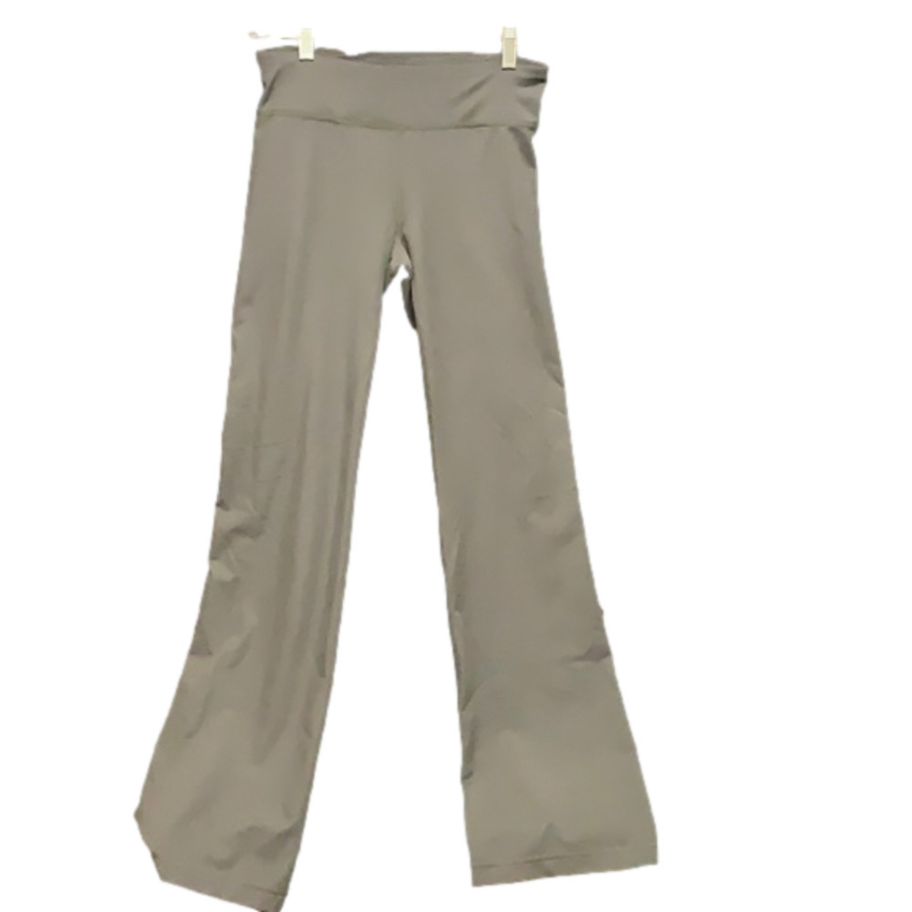 𝅺under Armour- All Season gear. Fitted yoga pants